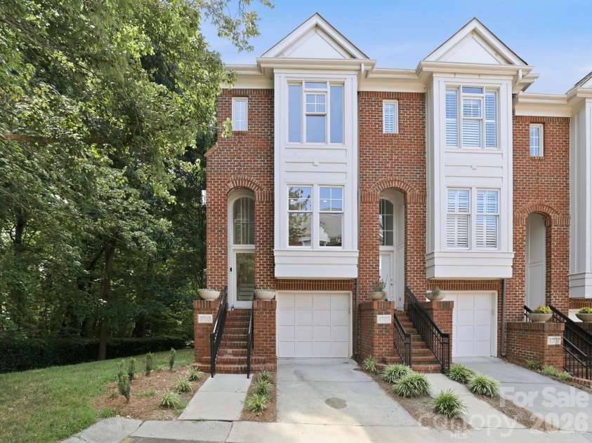 4703 Hill View Drive, Charlotte, NC 28210.  MLS# CAR4399865, YatesRealty ID 37647. 