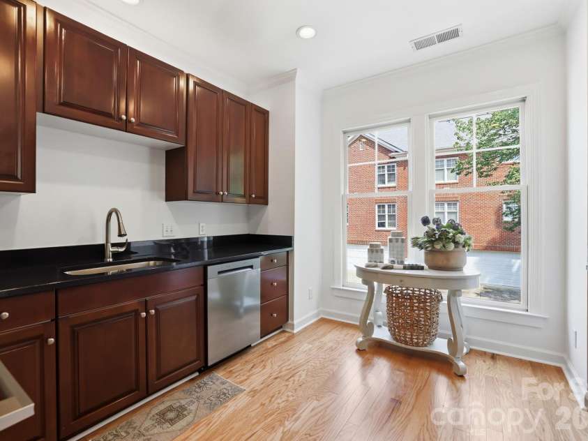 4703 Hill View Drive, Charlotte, NC 28210.  MLS# CAR4399865, YatesRealty ID 37647. 