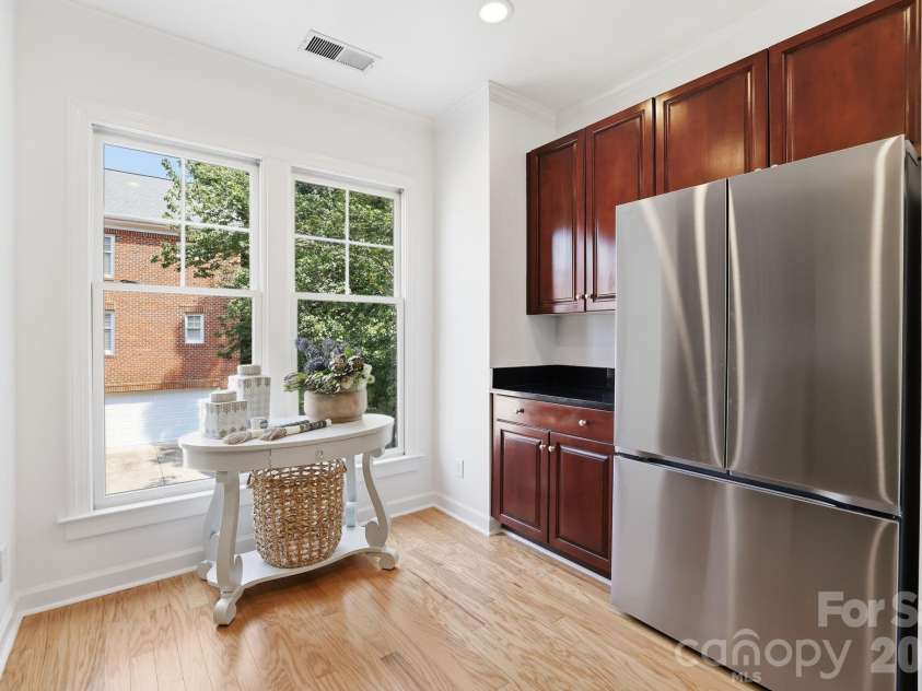 4703 Hill View Drive, Charlotte, NC 28210.  MLS# CAR4399865, YatesRealty ID 37647. 