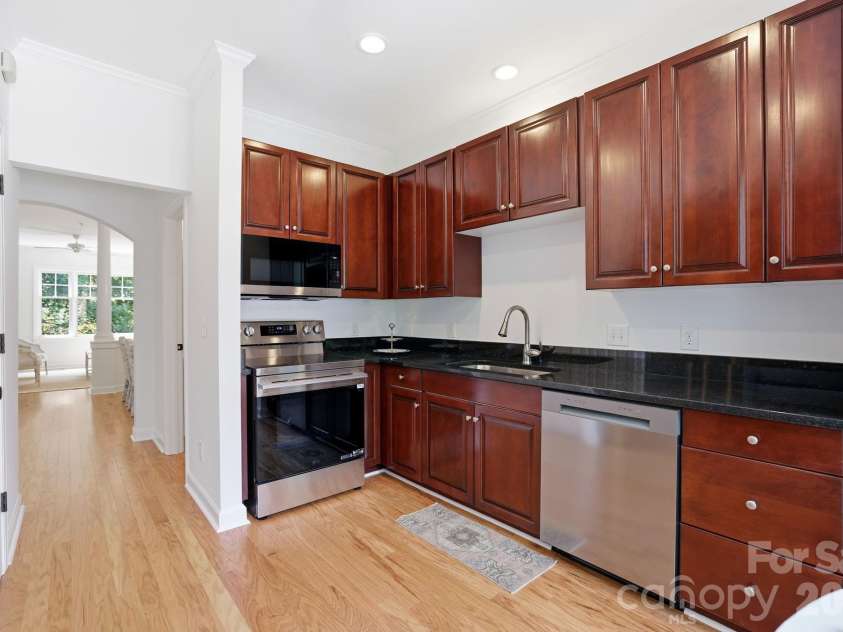 4703 Hill View Drive, Charlotte, NC 28210.  MLS# CAR4399865, YatesRealty ID 37647. 