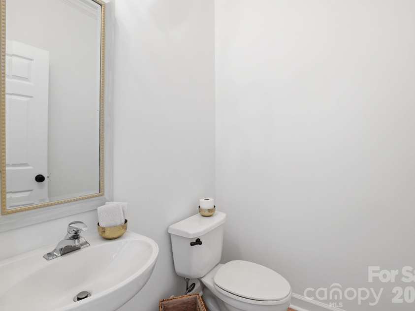 4703 Hill View Drive, Charlotte, NC 28210.  MLS# CAR4399865, YatesRealty ID 37647. 