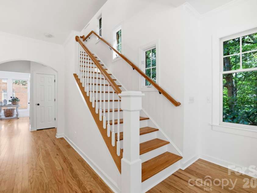 4703 Hill View Drive, Charlotte, NC 28210.  MLS# CAR4399865, YatesRealty ID 37647. 