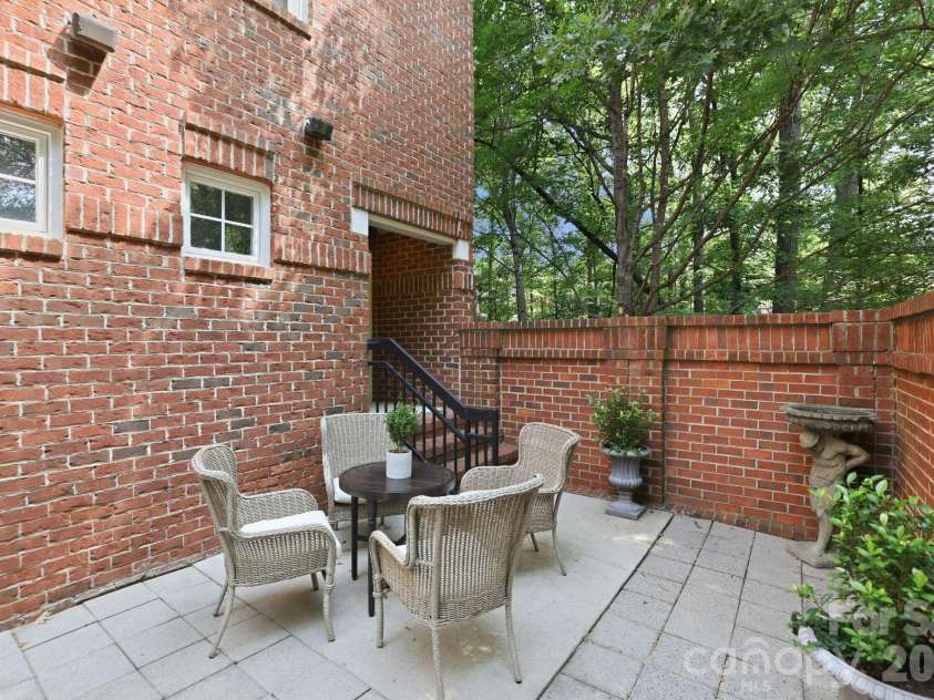 4703 Hill View Drive, Charlotte, NC 28210.  MLS# CAR4399865, YatesRealty ID 37647. 