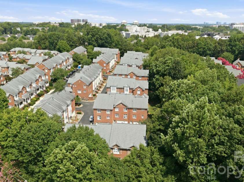 4703 Hill View Drive, Charlotte, NC 28210.  MLS# CAR4399865, YatesRealty ID 37647. 