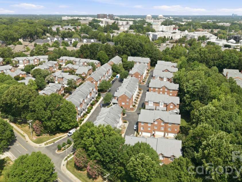 4703 Hill View Drive, Charlotte, NC 28210.  MLS# CAR4399865, YatesRealty ID 37647. 