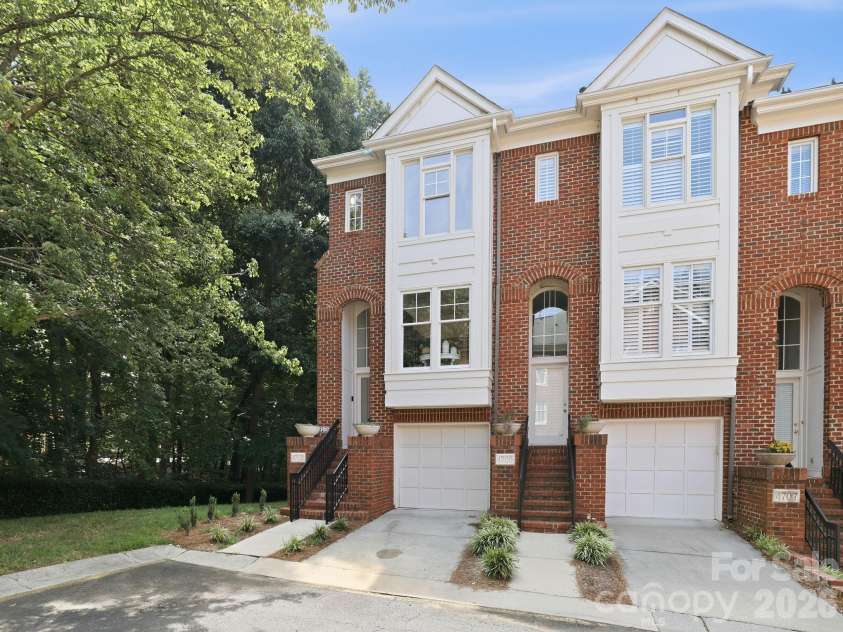 4703 Hill View Drive, Charlotte, NC 28210.  MLS# CAR4399865, YatesRealty ID 37647. 