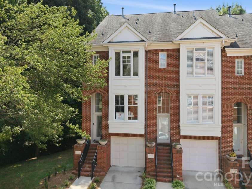4703 Hill View Drive, Charlotte, NC 28210.  MLS# CAR4399865, YatesRealty ID 37647. 