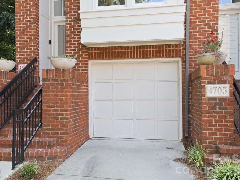 4703 Hill View Drive, Charlotte, NC 28210.  MLS# CAR4399865, YatesRealty ID 37647. 