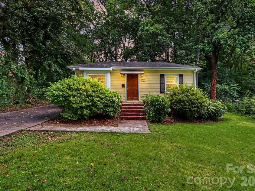 1819 Arnold Drive, Charlotte, NC 28205.  MLS# CAR4398901, YatesRealty ID 37648. 