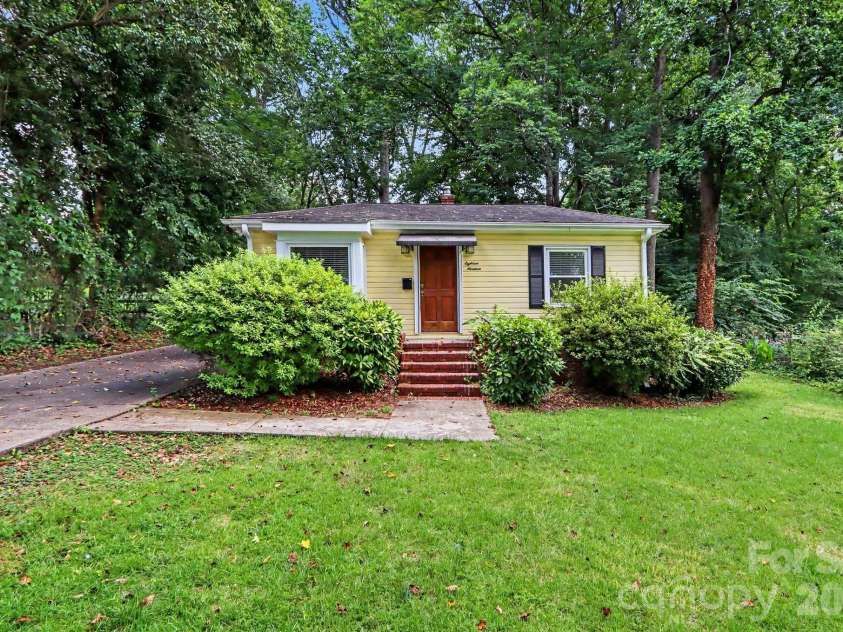 1819 Arnold Drive, Charlotte, NC 28205.  MLS# CAR4398901, YatesRealty ID 37648. 