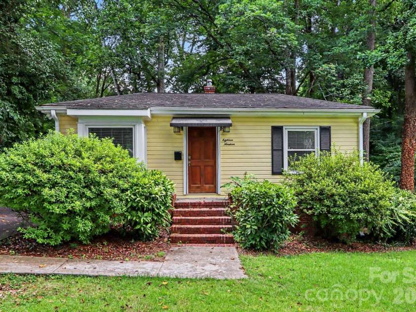 1819 Arnold Drive, Charlotte, NC 28205.  MLS# CAR4398901, YatesRealty ID 37648. 