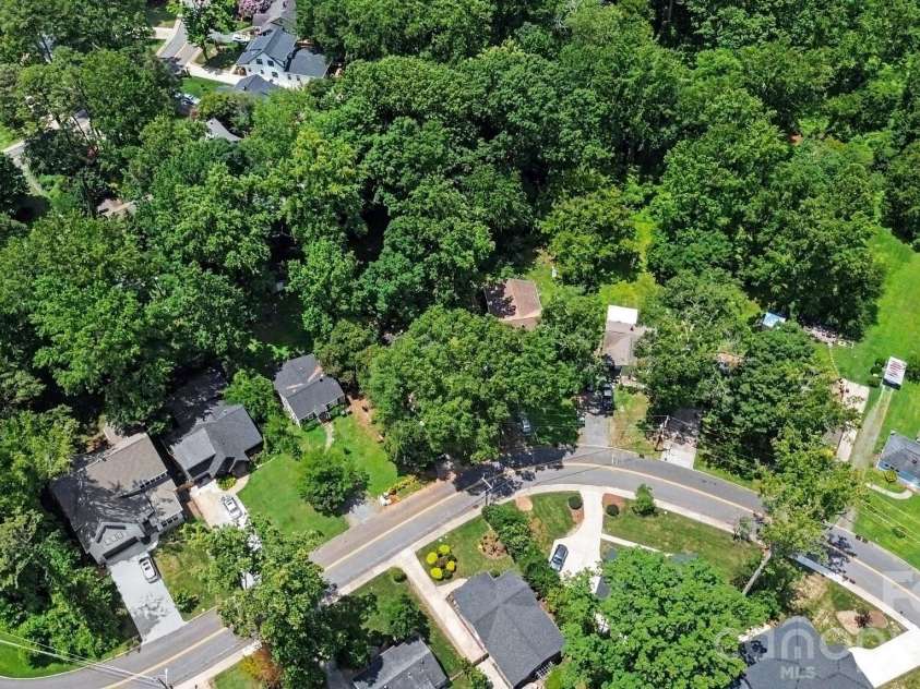 1819 Arnold Drive, Charlotte, NC 28205.  MLS# CAR4398901, YatesRealty ID 37648. 