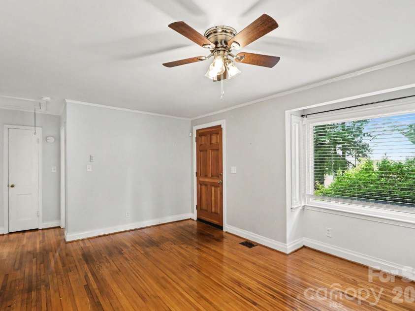 1819 Arnold Drive, Charlotte, NC 28205.  MLS# CAR4398901, YatesRealty ID 37648. 