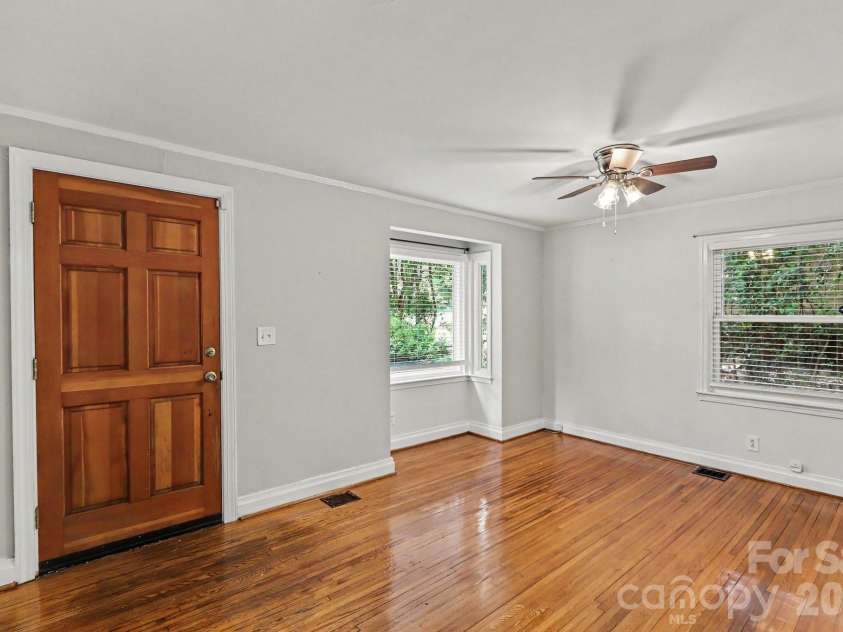 1819 Arnold Drive, Charlotte, NC 28205.  MLS# CAR4398901, YatesRealty ID 37648. 
