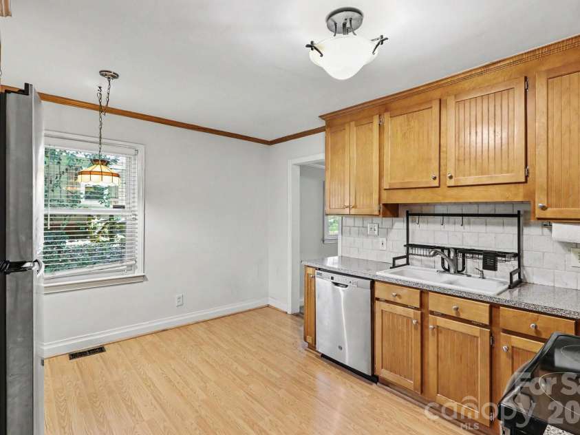 1819 Arnold Drive, Charlotte, NC 28205.  MLS# CAR4398901, YatesRealty ID 37648. 