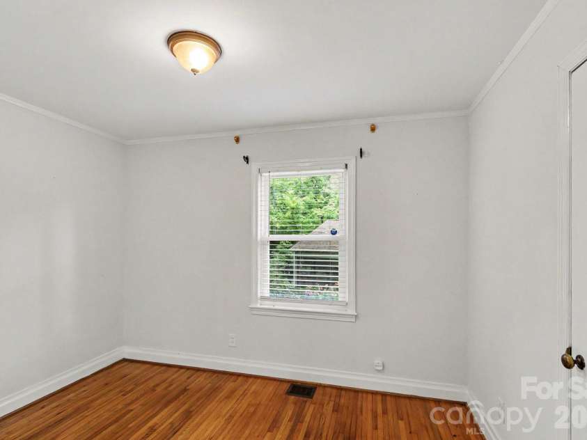 1819 Arnold Drive, Charlotte, NC 28205.  MLS# CAR4398901, YatesRealty ID 37648. 
