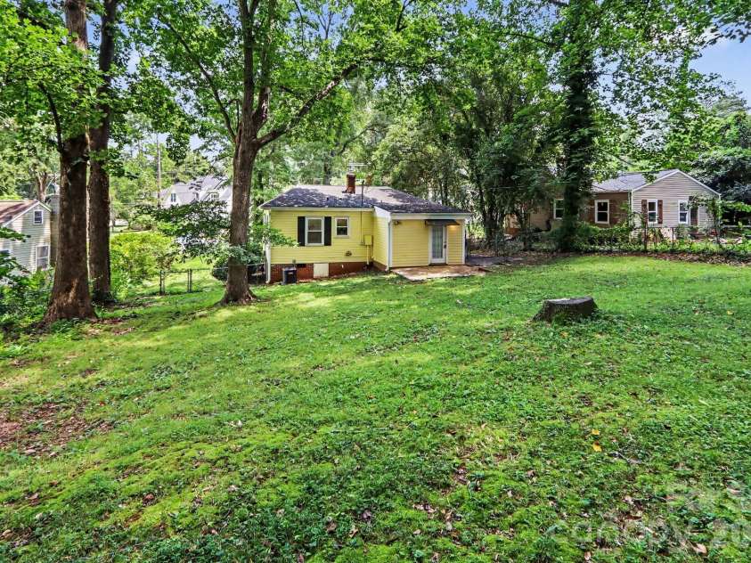 1819 Arnold Drive, Charlotte, NC 28205.  MLS# CAR4398901, YatesRealty ID 37648. 
