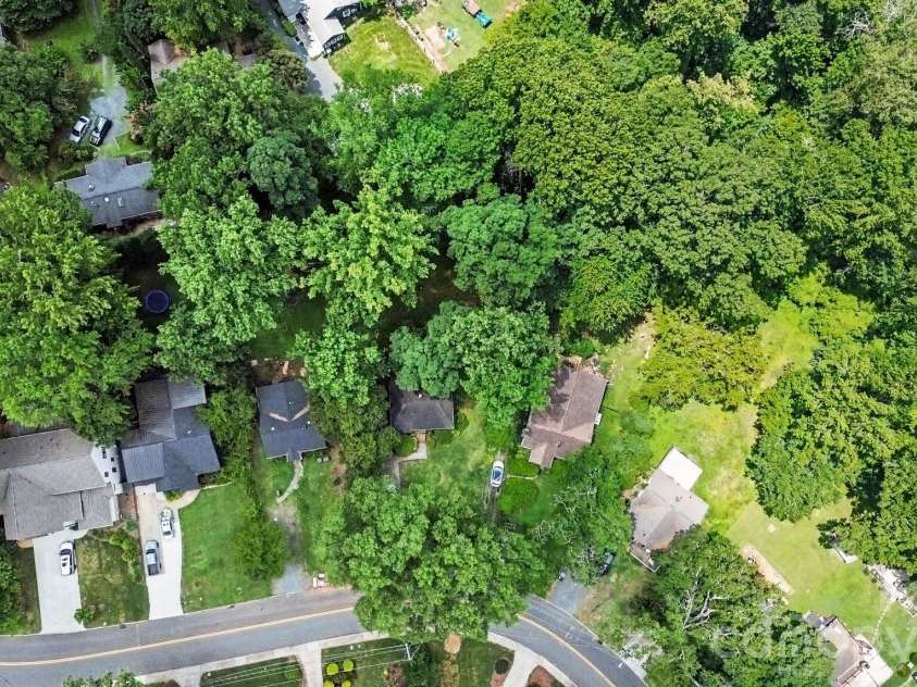 1819 Arnold Drive, Charlotte, NC 28205.  MLS# CAR4398901, YatesRealty ID 37648. 
