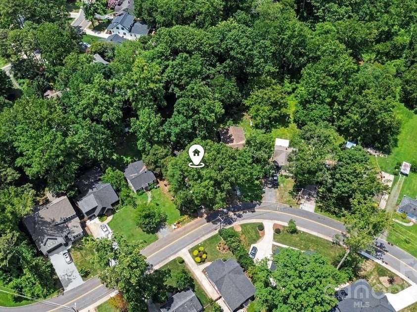 1819 Arnold Drive, Charlotte, NC 28205.  MLS# CAR4398901, YatesRealty ID 37648. 