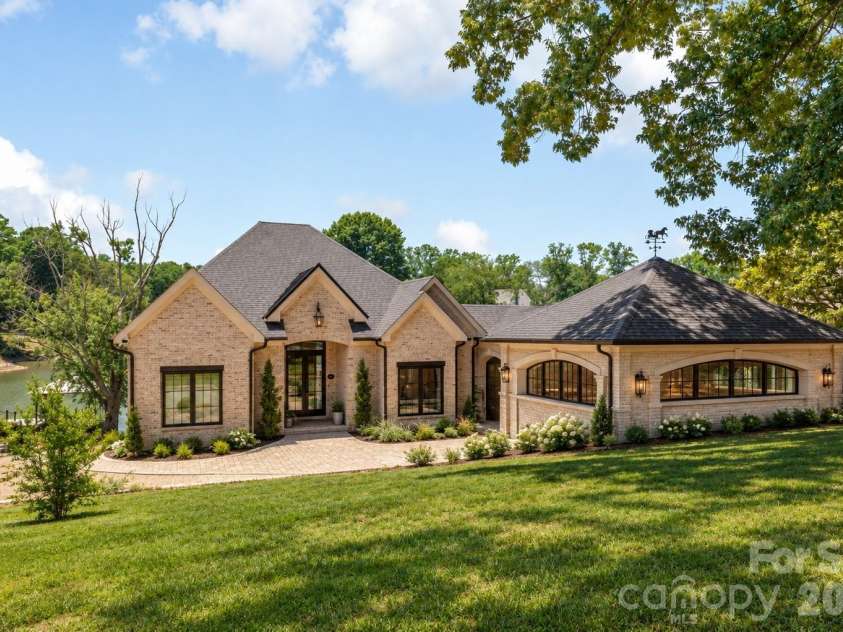445 Sundown Road, Mooresville, NC 28117.  MLS# CAR4389799, YatesRealty ID 37649. Proposed garage with brick