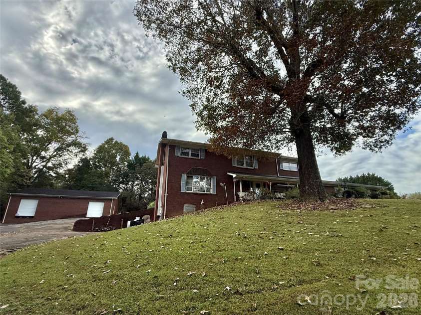 2534 44th Avenue, Hickory, NC 28601.  MLS# CAR4311264, YatesRealty ID 3765. 