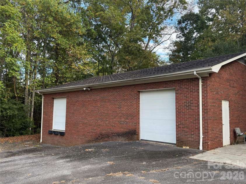 2534 44th Avenue, Hickory, NC 28601.  MLS# CAR4311264, YatesRealty ID 3765. 