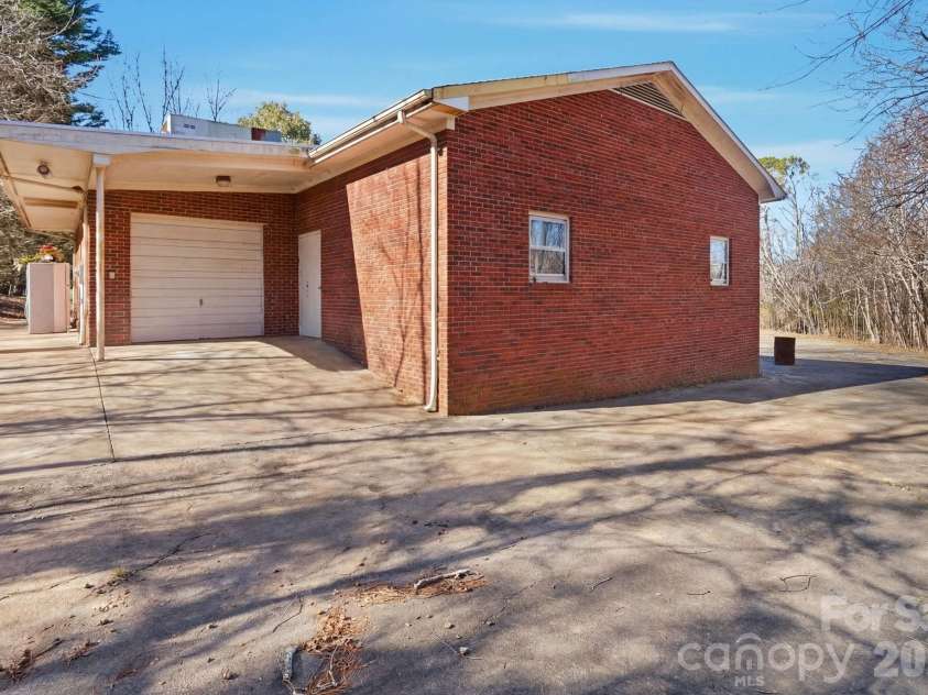 2534 44th Avenue, Hickory, NC 28601.  MLS# CAR4311264, YatesRealty ID 3765. Building Exterior 