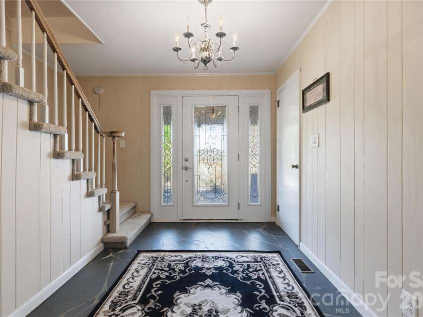 2534 44th Avenue, Hickory, NC 28601.  MLS# CAR4311264, YatesRealty ID 3765. Entryway