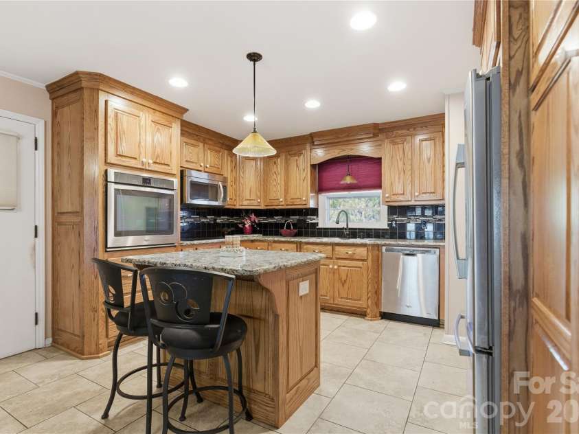 2534 44th Avenue, Hickory, NC 28601.  MLS# CAR4311264, YatesRealty ID 3765. Kitchen