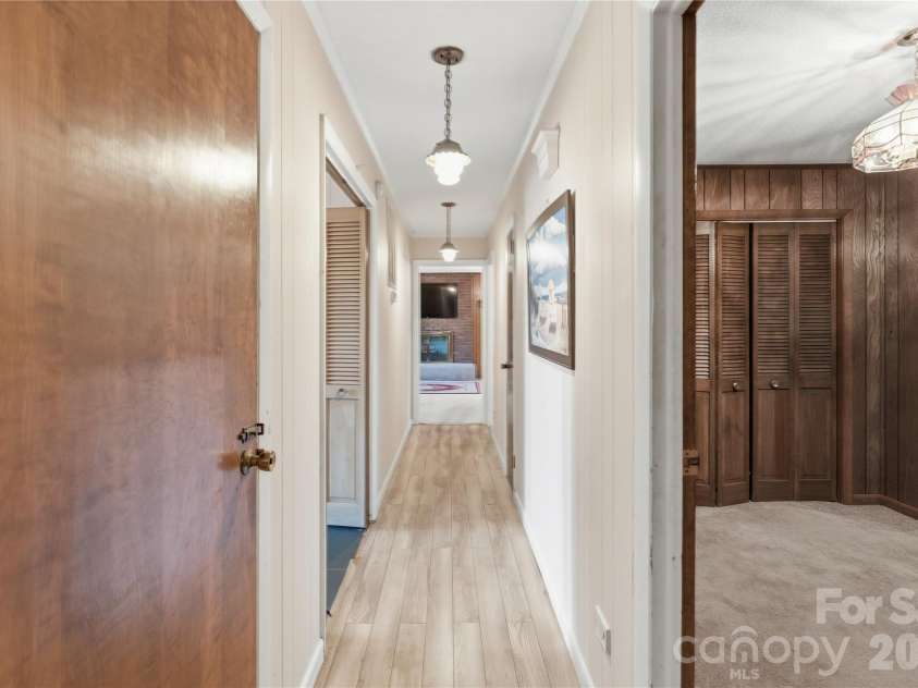 2534 44th Avenue, Hickory, NC 28601.  MLS# CAR4311264, YatesRealty ID 3765. Main Hallway 