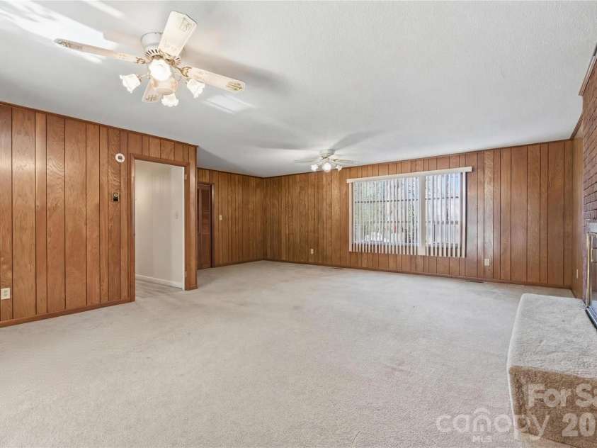2534 44th Avenue, Hickory, NC 28601.  MLS# CAR4311264, YatesRealty ID 3765. Main Living Room