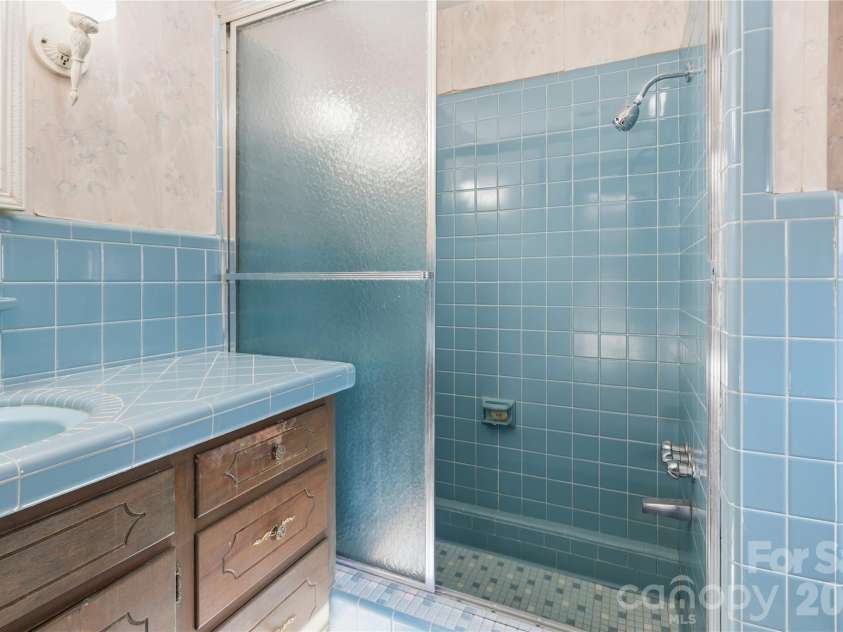 2534 44th Avenue, Hickory, NC 28601.  MLS# CAR4311264, YatesRealty ID 3765. Primary Bathroom (2nd floor)