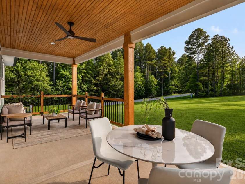 105 Wharf Lane, Statesville, NC 28677.  MLS# CAR4393153, YatesRealty ID 37650. 