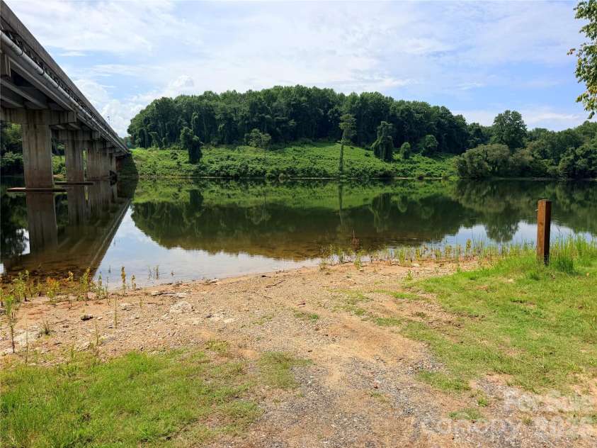 105 Wharf Lane, Statesville, NC 28677.  MLS# CAR4393153, YatesRealty ID 37650. 