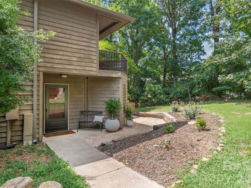 3538 Colony Crossing Drive, Charlotte, NC 28226.  MLS# CAR4404083, YatesRealty ID 37651. 