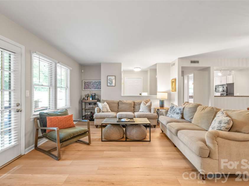 3538 Colony Crossing Drive, Charlotte, NC 28226.  MLS# CAR4404083, YatesRealty ID 37651. 