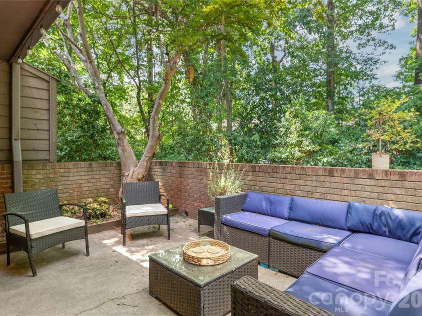 3538 Colony Crossing Drive, Charlotte, NC 28226.  MLS# CAR4404083, YatesRealty ID 37651. 