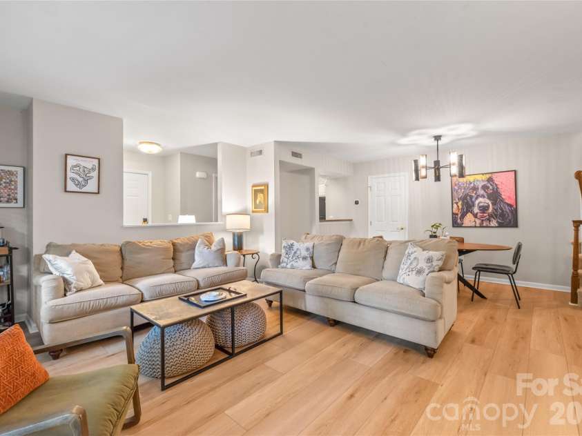 3538 Colony Crossing Drive, Charlotte, NC 28226.  MLS# CAR4404083, YatesRealty ID 37651. 