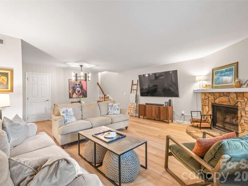3538 Colony Crossing Drive, Charlotte, NC 28226.  MLS# CAR4404083, YatesRealty ID 37651. 