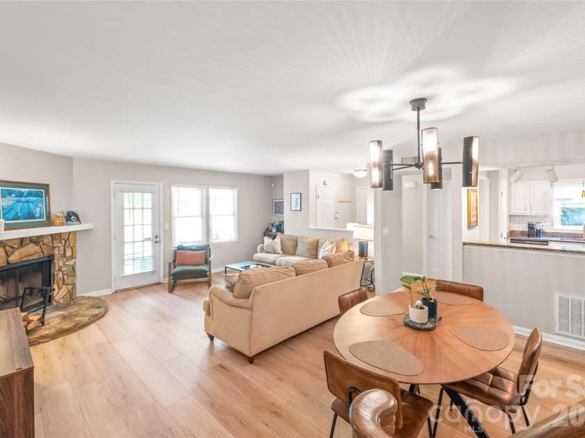 3538 Colony Crossing Drive, Charlotte, NC 28226.  MLS# CAR4404083, YatesRealty ID 37651. 