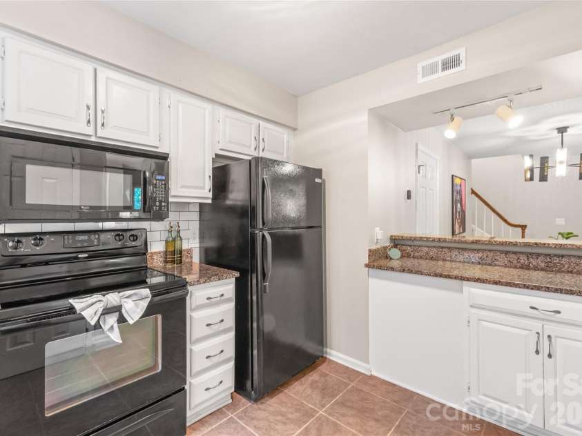3538 Colony Crossing Drive, Charlotte, NC 28226.  MLS# CAR4404083, YatesRealty ID 37651. 