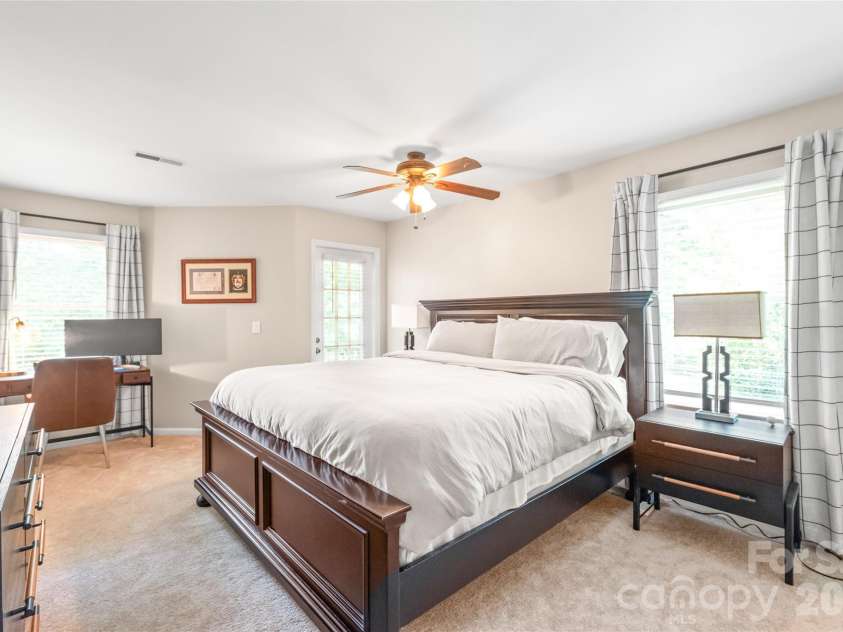 3538 Colony Crossing Drive, Charlotte, NC 28226.  MLS# CAR4404083, YatesRealty ID 37651. 