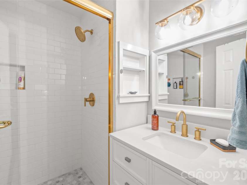 3538 Colony Crossing Drive, Charlotte, NC 28226.  MLS# CAR4404083, YatesRealty ID 37651. 