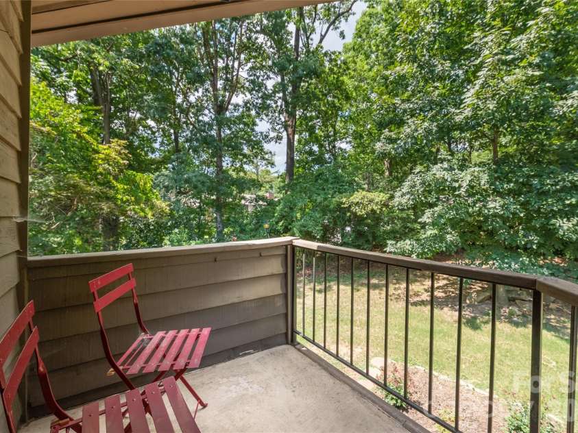 3538 Colony Crossing Drive, Charlotte, NC 28226.  MLS# CAR4404083, YatesRealty ID 37651. 