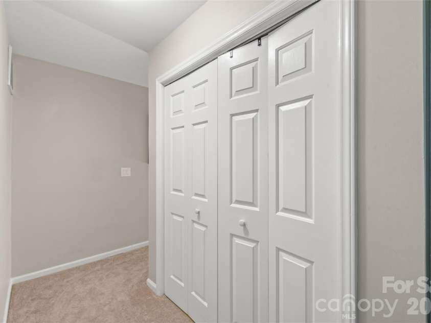3538 Colony Crossing Drive, Charlotte, NC 28226.  MLS# CAR4404083, YatesRealty ID 37651. 