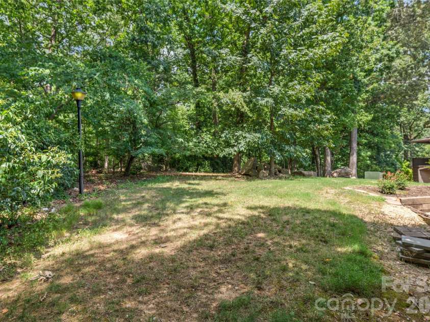 3538 Colony Crossing Drive, Charlotte, NC 28226.  MLS# CAR4404083, YatesRealty ID 37651. 