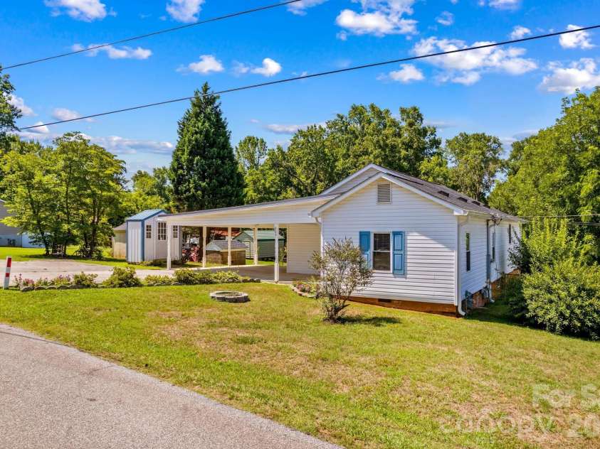 223 Nesbit Drive, Salisbury, NC 28147.  MLS# CAR4404104, YatesRealty ID 37654. 
