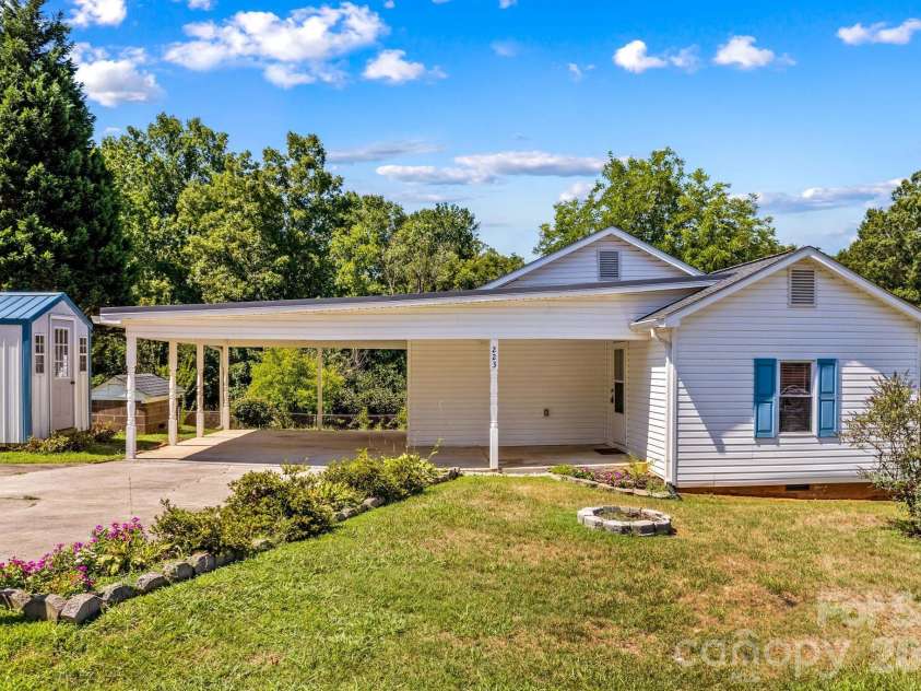 223 Nesbit Drive, Salisbury, NC 28147.  MLS# CAR4404104, YatesRealty ID 37654. 