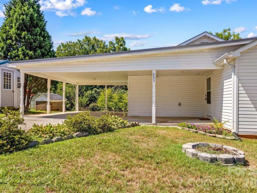 223 Nesbit Drive, Salisbury, NC 28147.  MLS# CAR4404104, YatesRealty ID 37654. 
