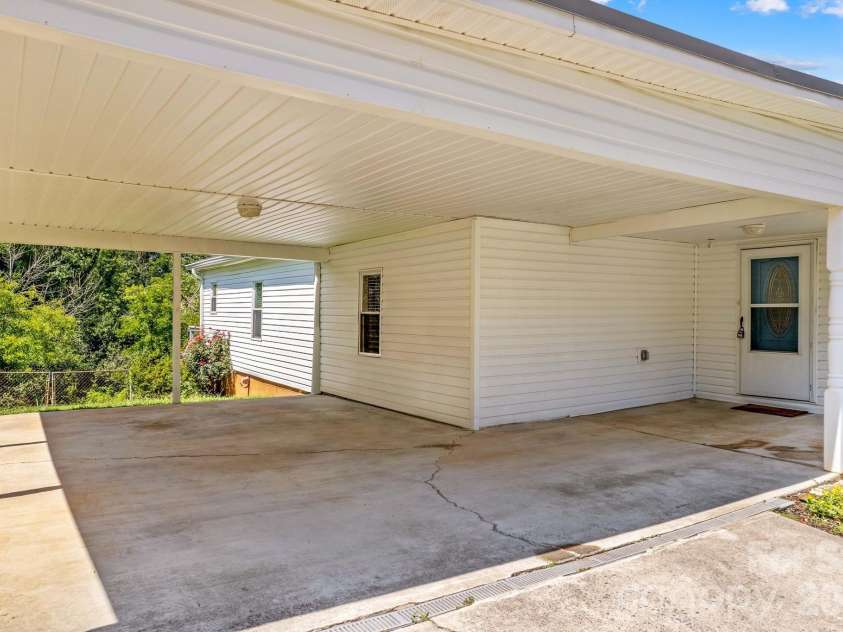 223 Nesbit Drive, Salisbury, NC 28147.  MLS# CAR4404104, YatesRealty ID 37654. 